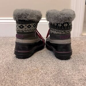 SZ 9 London Fog snow boot- preloved but excellent condition!